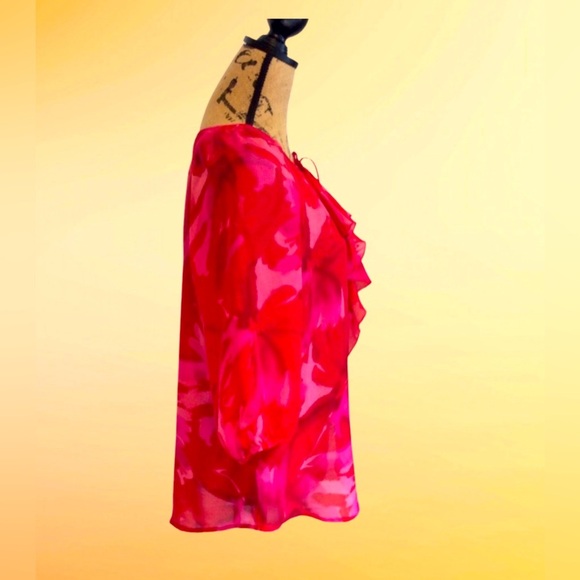 Ann Taylor LOFT sheer red pink floral ruffle front
SIZE Small - Picture 2 of 6